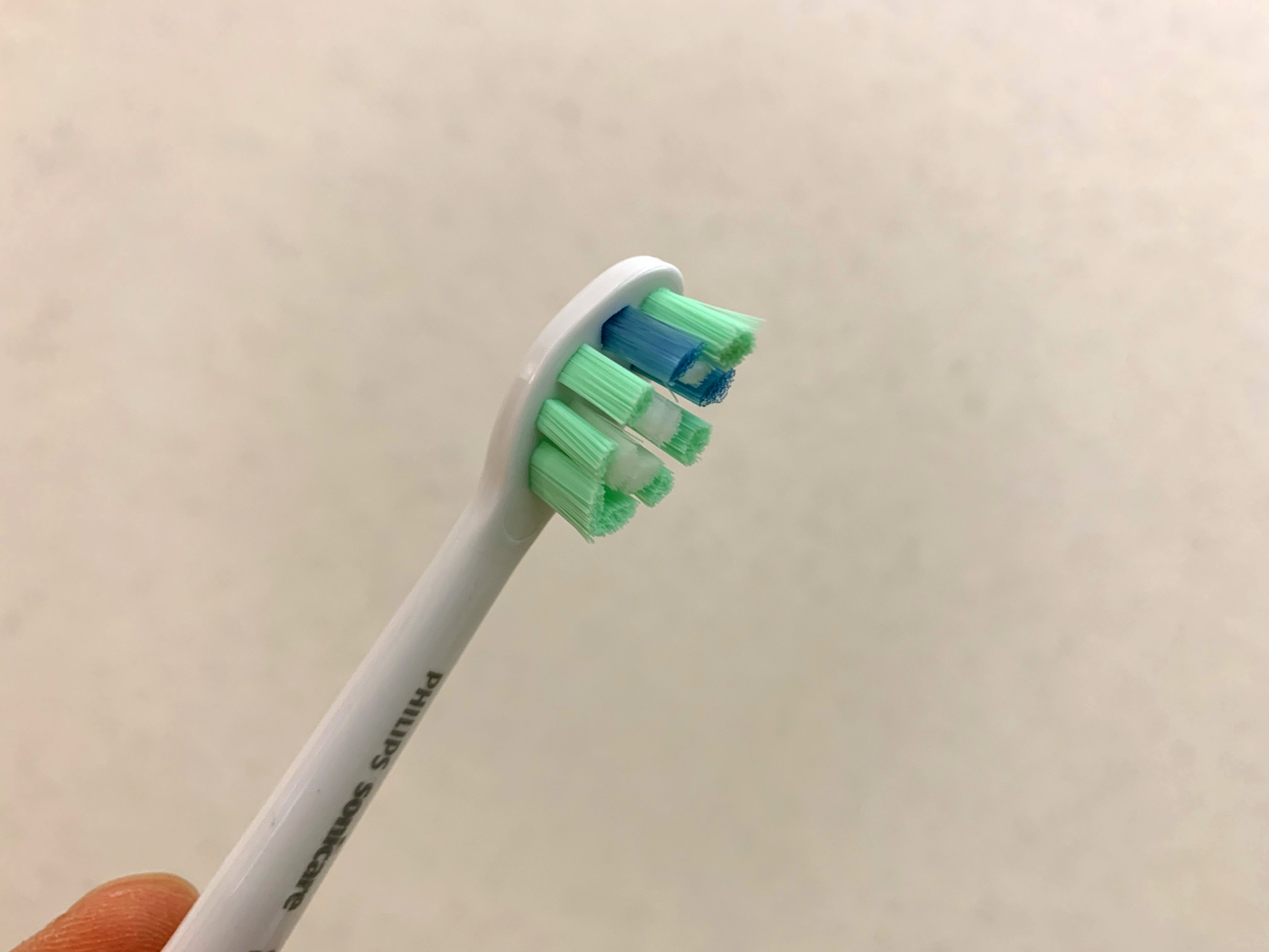 电动牙刷怎么用？飞利浦HX6730/02开箱+使用体验→口腔溃疡的建议