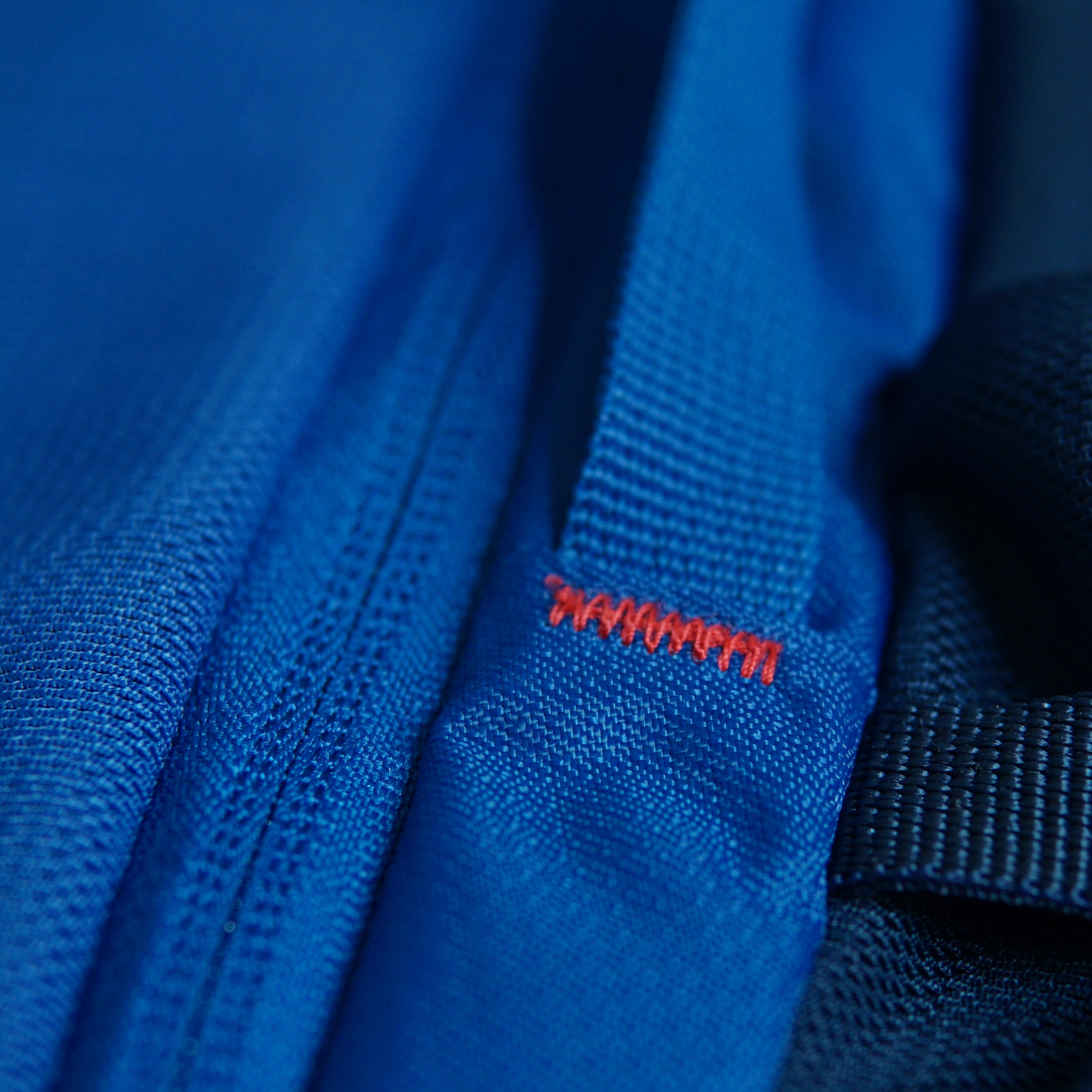 再也不怕背包被汗湿了：多特福特拉26L户外背包评测