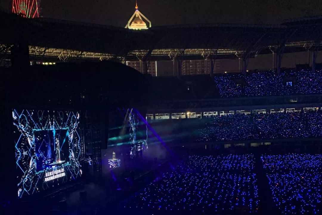 一座长沙城半部近代史,贺龙体育馆长沙演出