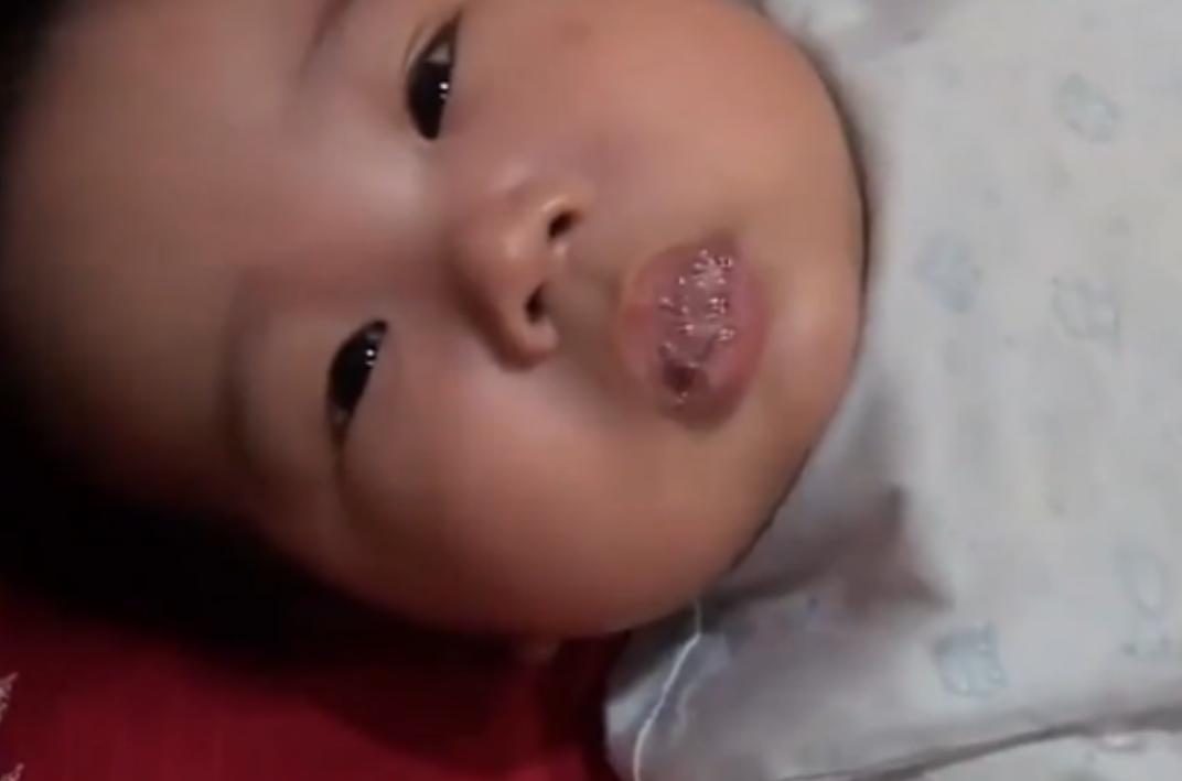 宝宝吐泡泡到底是玩还是怎么了,小宝宝吐是为啥