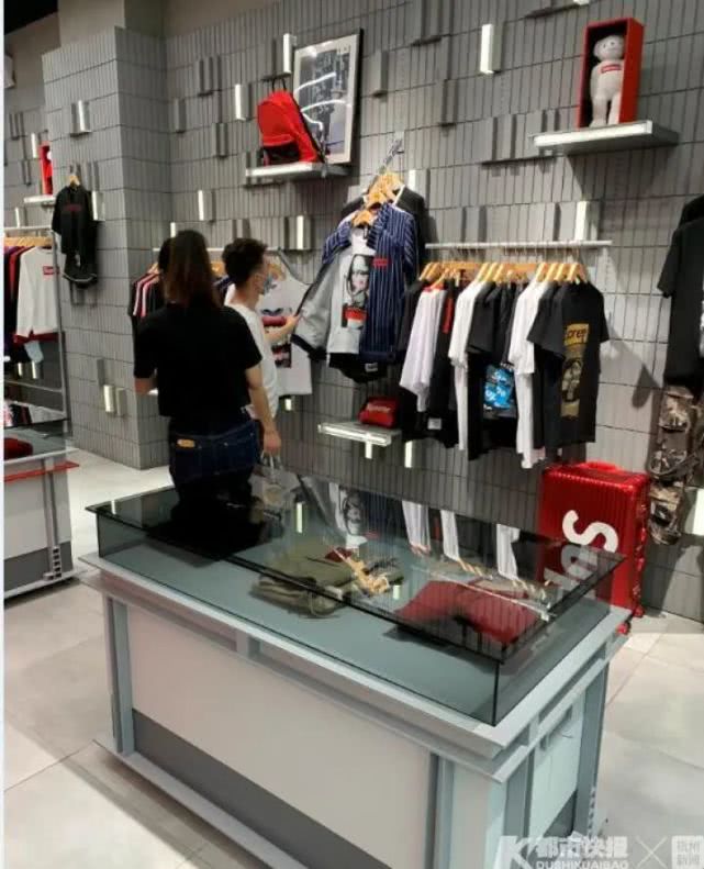 supreme正版商标图片,supreme是盗版吗