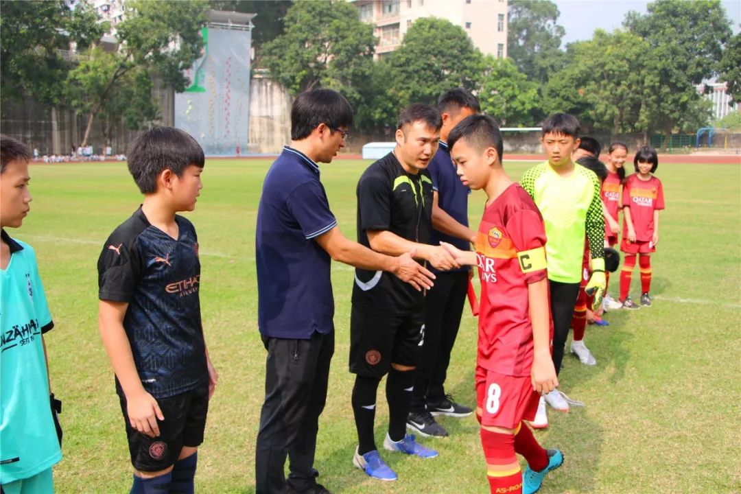 校园足球点燃绿茵梦想,校园足球联赛拉开序幕