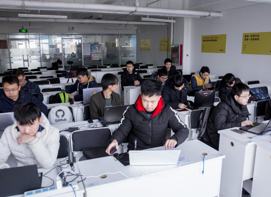 如何让码农直通CTO？探访百战卓越班的衡水中学模式