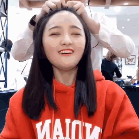 脸大的女生适合什么发型比较酷,脸大的女生适合什么发型自己弄