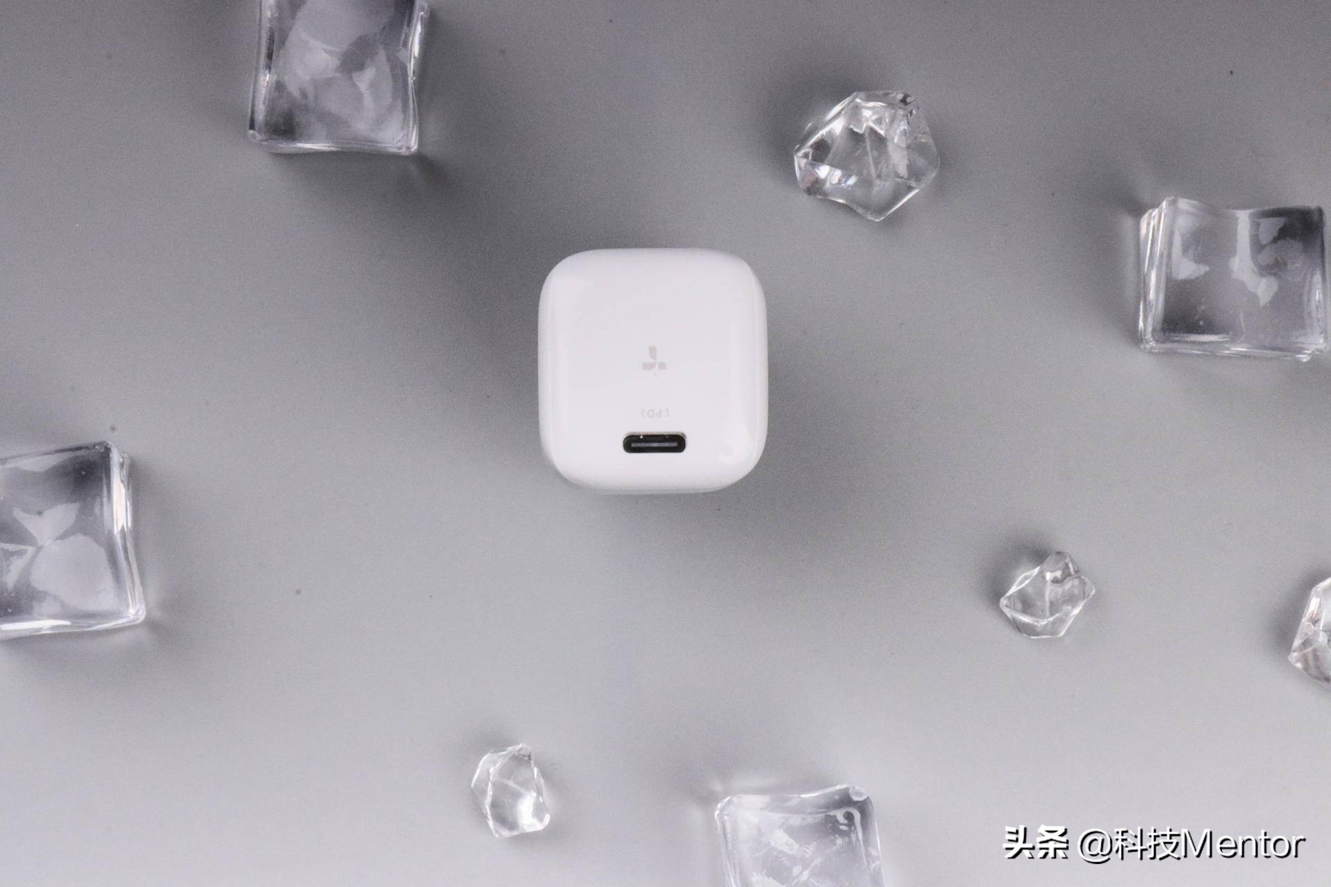 图拉斯小冰块30w快充充电器,图拉斯小冰块和安克充电器