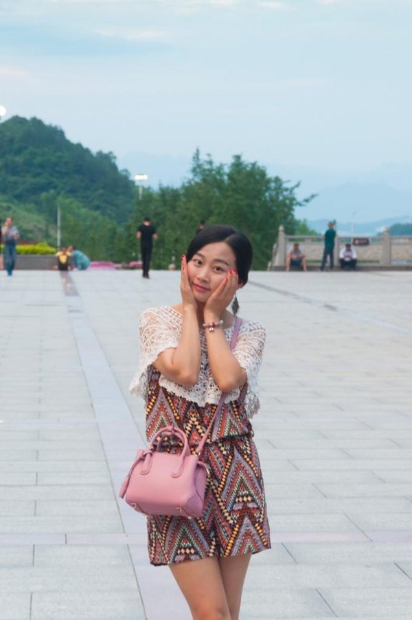 老年人跟团旅游被骗怎么办 (老人参加旅游团被坑)