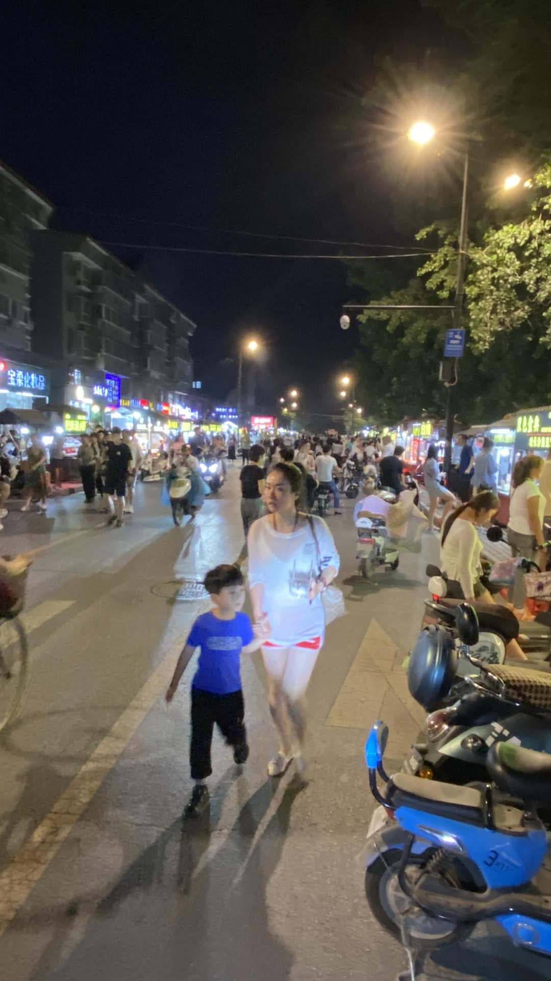 开封比较实惠的夜市在哪里,夜晚开封夜市本地人经常去的地方