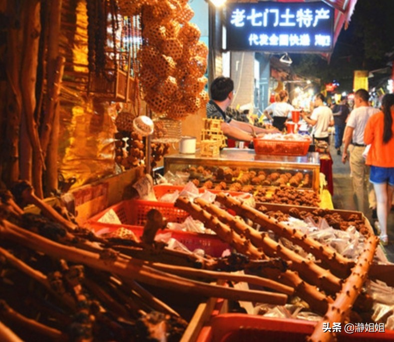 西安探店美食回民街,相约西安回民美食街