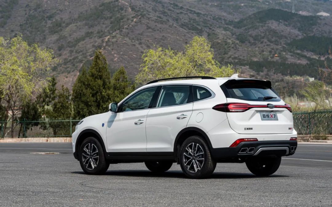 10万就能拿下的两款suv,10万空间大的6座suv