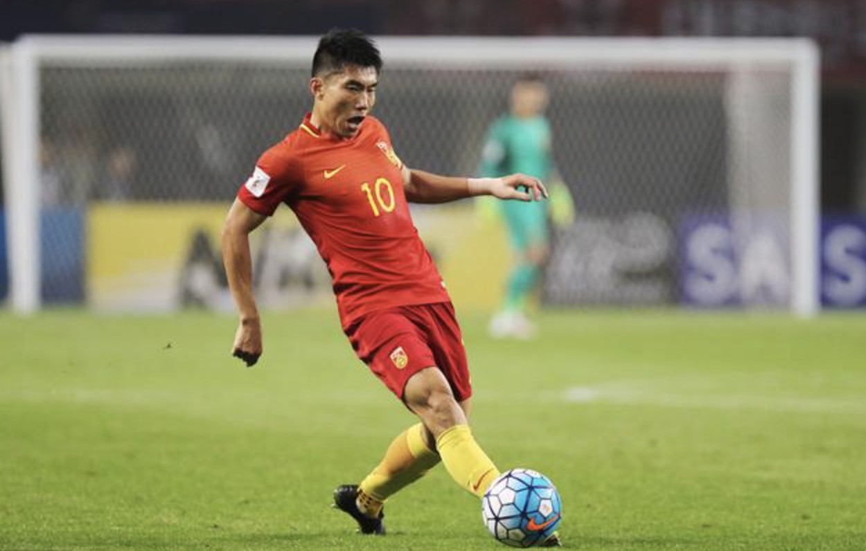 唏嘘！U23小将倒挂金钩破国足打门里皮一群30岁老兵被打趴下