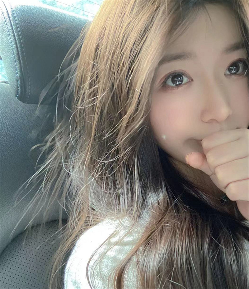 Rita“牛奶”袜上街被说土，路人却离不开眼！同为女神鹿早早绝了