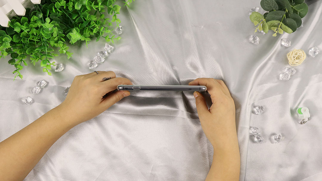 吃鸡很难吗?那是你没用对手机钢化膜