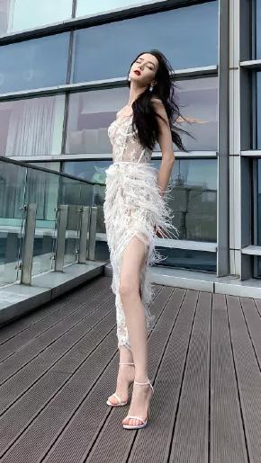 今夏最值得入手的4双网红凉鞋,圆头高跟凉鞋今夏最洋气