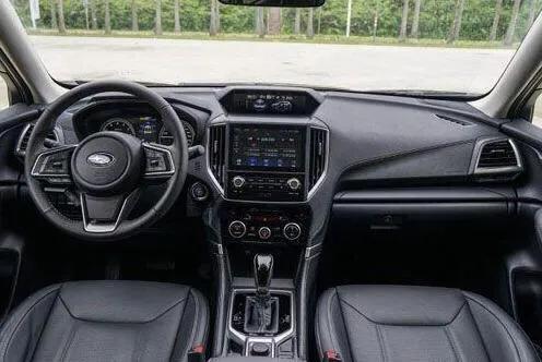 最畅销的斯巴鲁SUV，售22万起，还配全时四驱，选它还是新CRV？