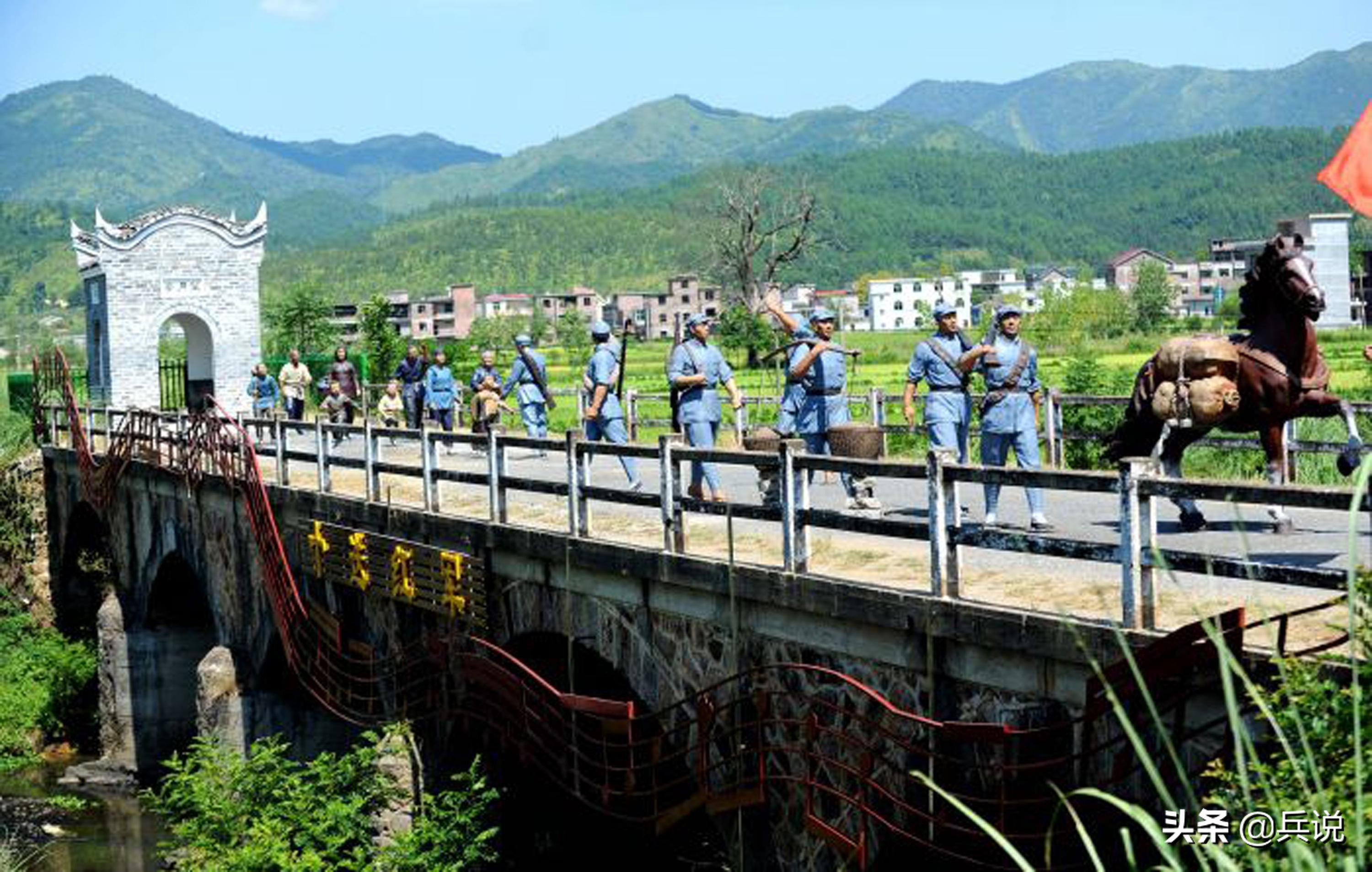 张国华打回家乡，已是一军之长，泪如泉涌：爹，娘！我回来了