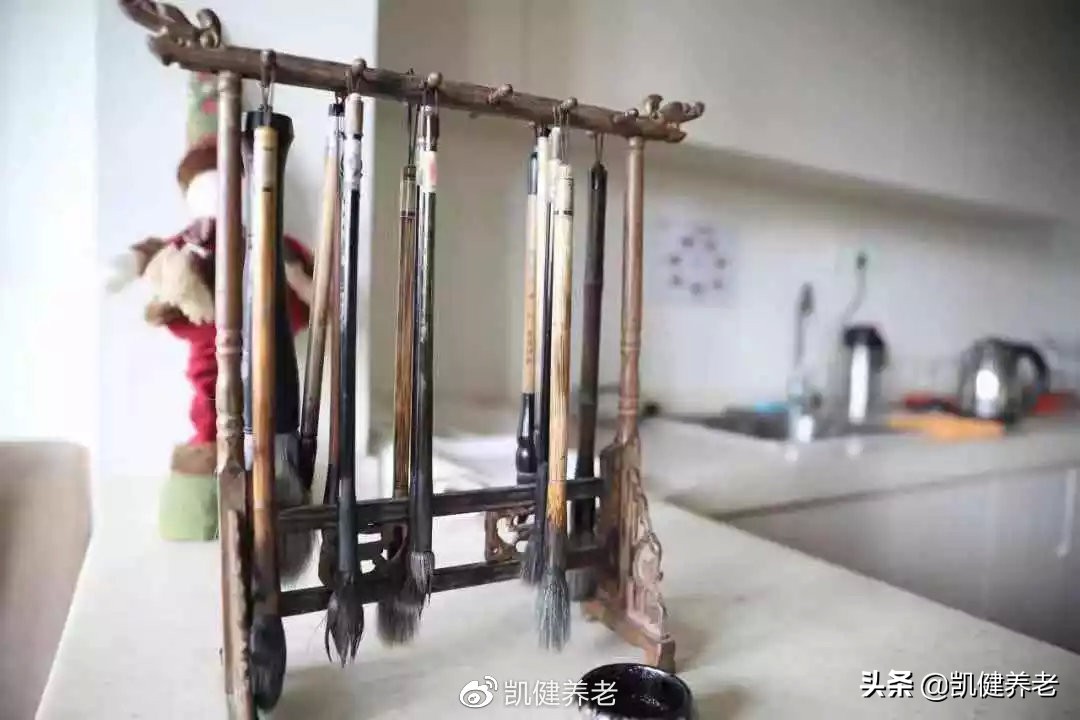 莫道桑榆晚为霞尚满天哪一年写的,莫道桑榆晚为霞尚满天是什么意思