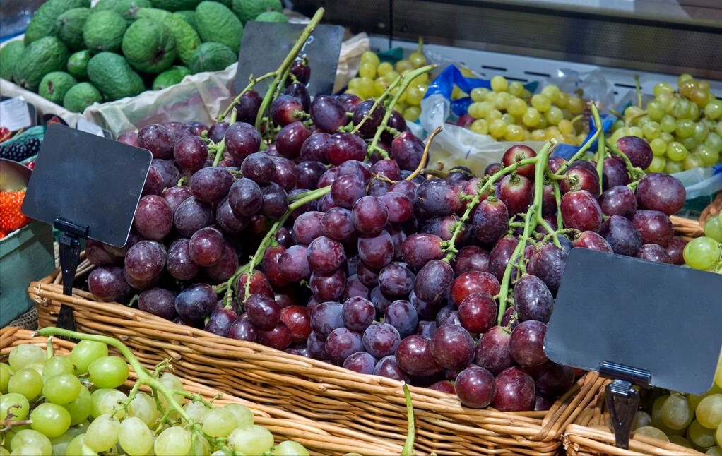 农村种植葡萄一年收入,80后小伙创业种葡萄