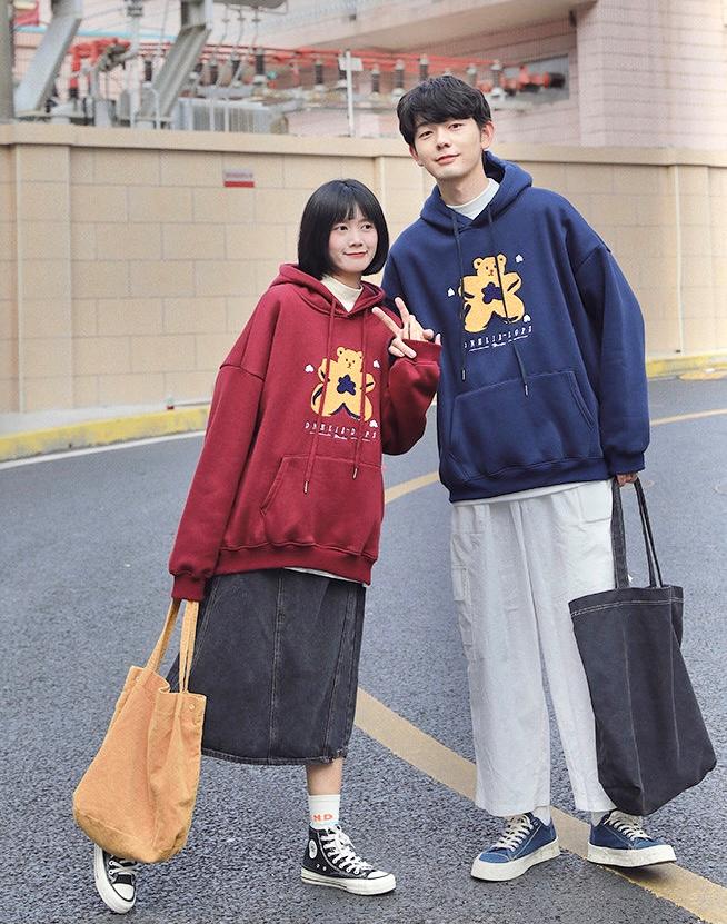 穿情侣装不是挺正常的吗,穿情侣装好尴尬