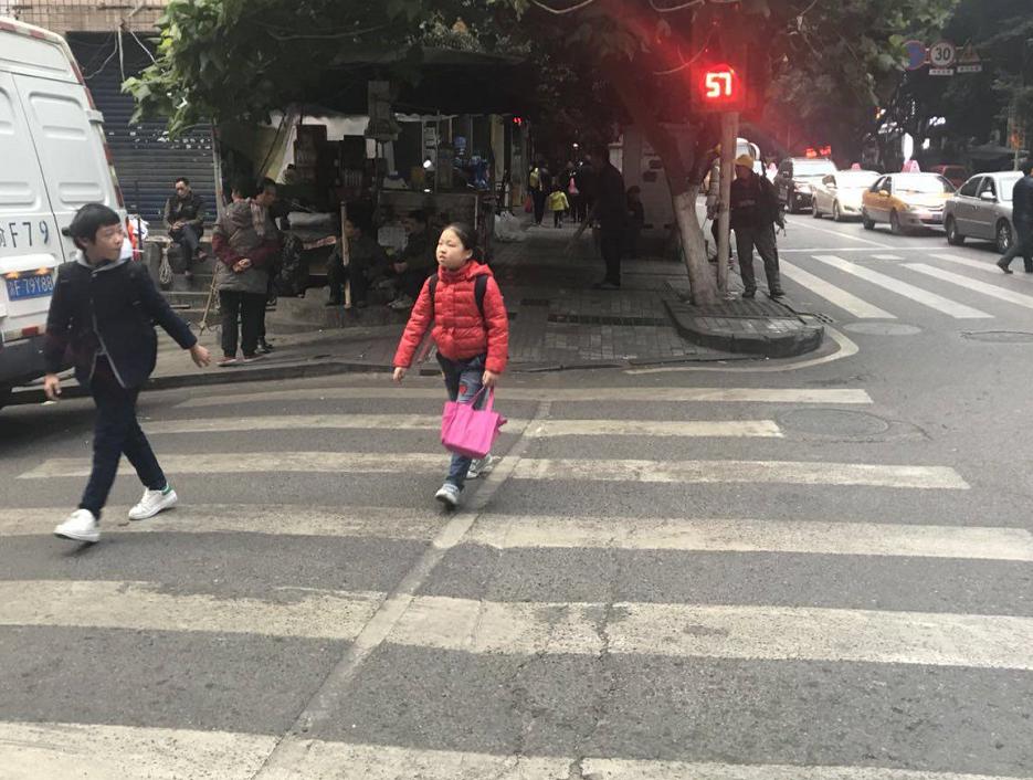 车辆超过停止线会怎样,车子发生故障如何设置警告标志