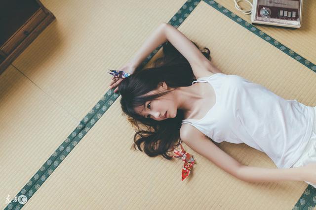 小说：美女没钱买奢侈品，求二手货，小伙系统里货源无数馋哭她