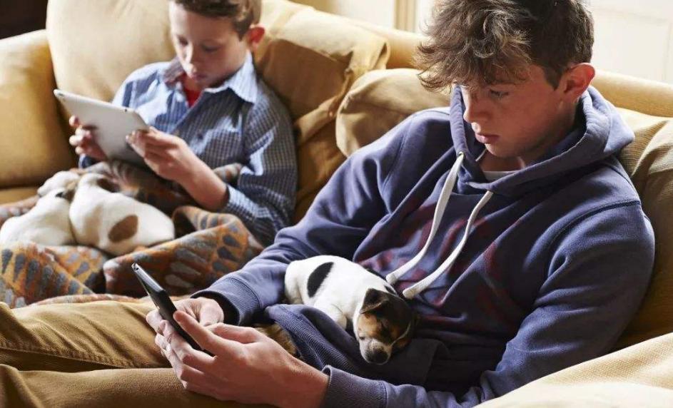 家长发现孩子的教育问题怎么办,家长发现孩子爱玩手机怎么办