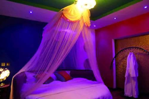 情侣酒店喜欢用圆床是因为美观吗,为什么情侣酒店都是长方形床