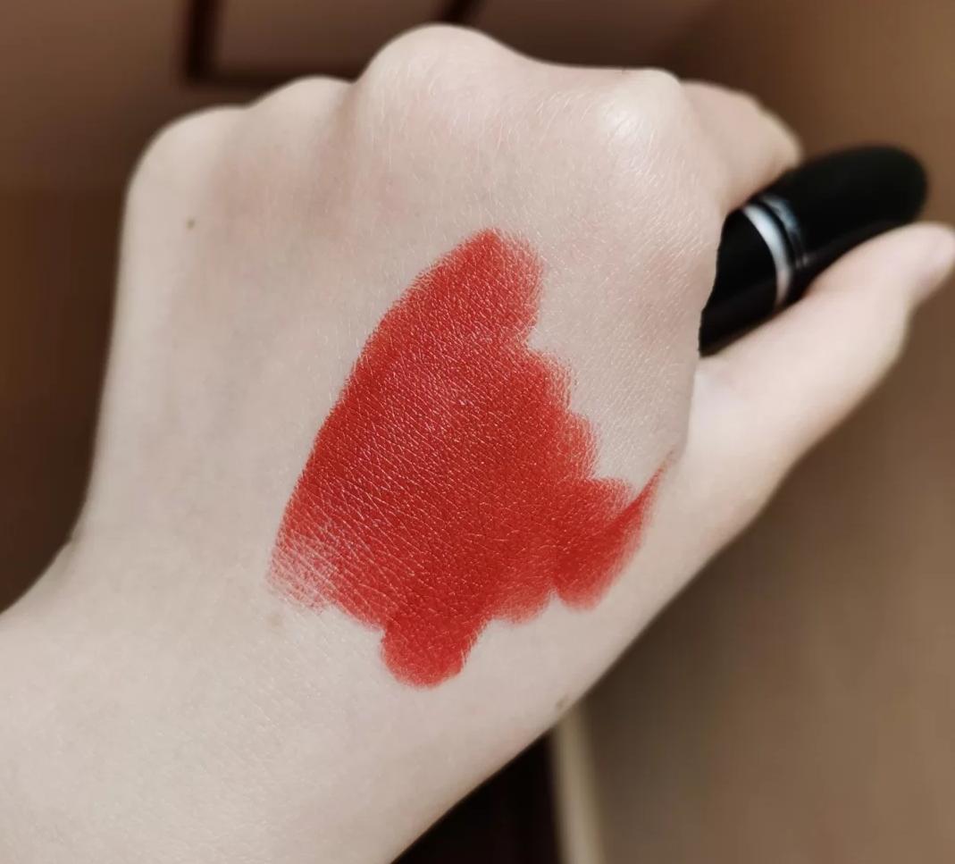 一份日常化妆用的化妆品清单,一份全套化妆品