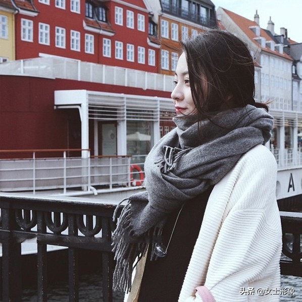 冬季羊绒围巾10种围法,系针织羊绒围巾教程