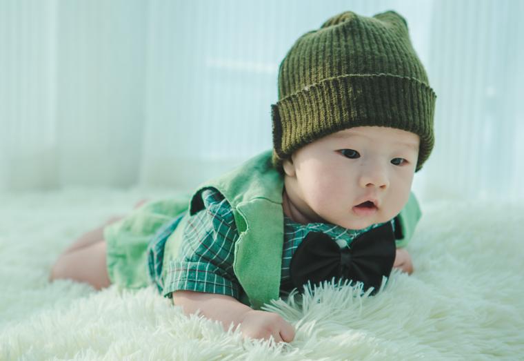 幼儿园孩子性格内向怎么正确引导,孩子很害羞不愿意和陌生人交流