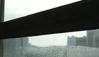 阳台双层玻璃中间起雾怎么办,双层玻璃门窗起雾怎么回事