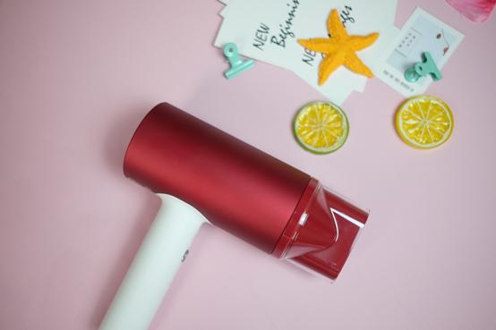 头发风一吹毛躁干枯怎么处理,头发干枯毛躁和吹风机有关吗