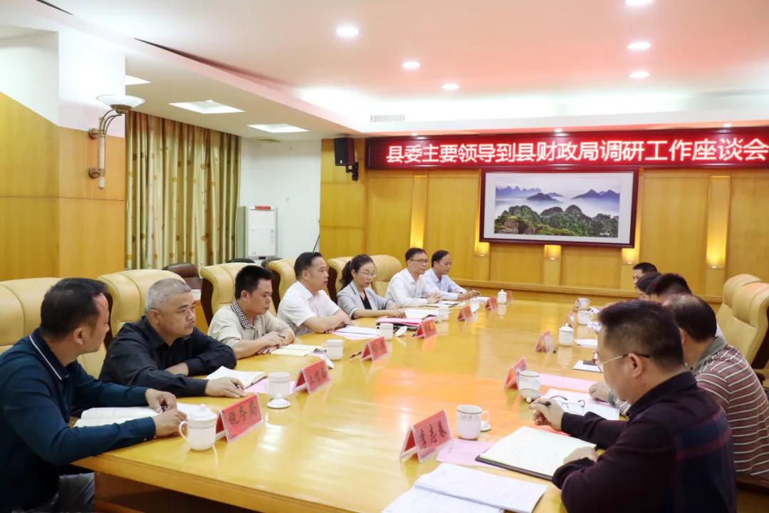 平南县财政局局长周仕志,副县长贾芳到县文化和旅游局调研