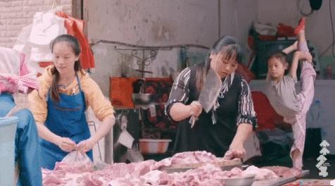 9岁女孩卖猪肉自学芭蕾舞,感动9岁女孩在猪肉店里跳芭蕾