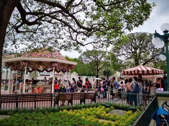 香港迪士尼今年首季盈利创新高,香港迪士尼亏损还是盈利