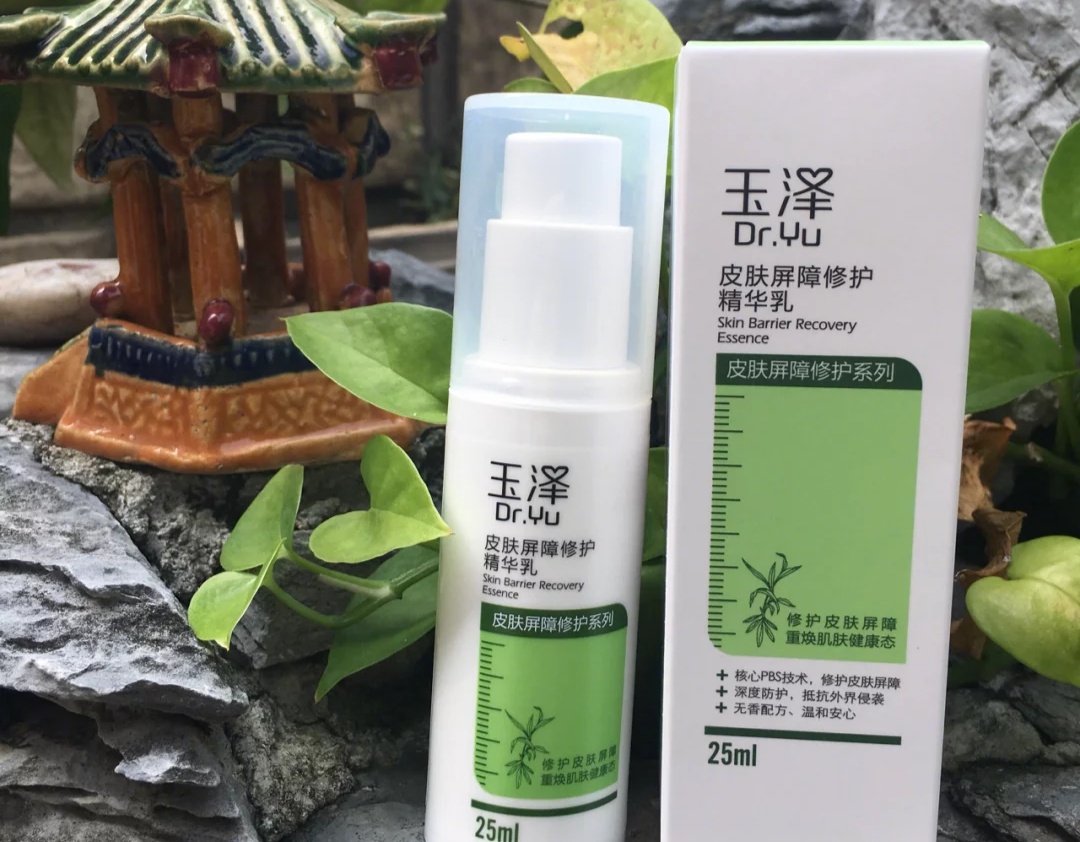 国货护肤品中的佼佼者，佳雪神鲜水可以美白，迷奇晚霜滋润大干皮