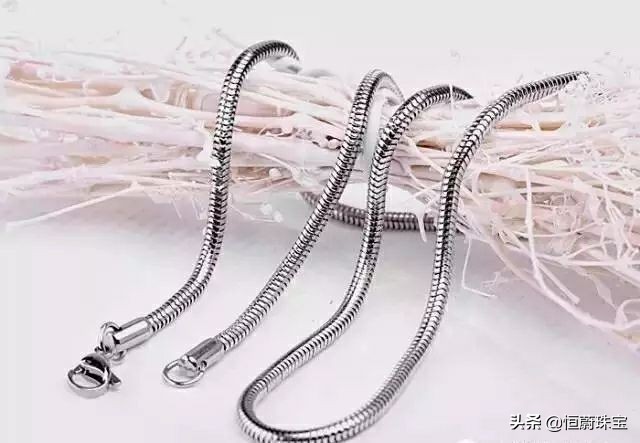 女士项链肖邦链,18k蛇骨链肖邦链盒子链哪款更好看