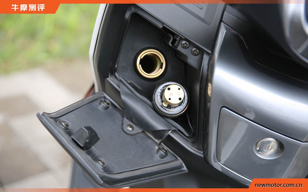 油箱17升续航可达400公里,最佳国产踏板摩旅车