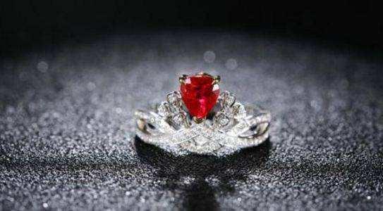 为什么铬元素能把无色的刚玉，变成“价值连城”的红宝石？