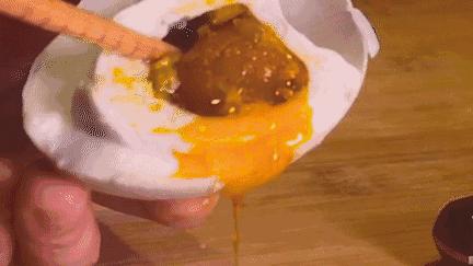 咸鸭蛋怎么会出油,咸鸭蛋为什么会出油多