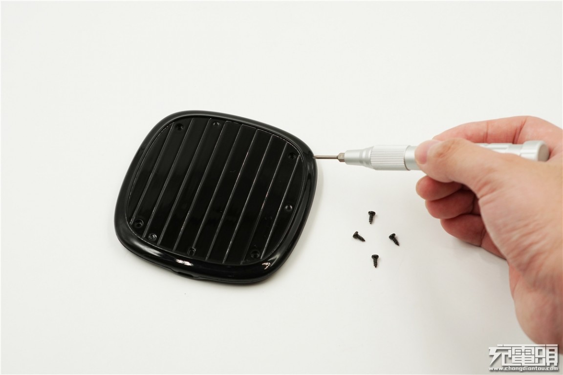 飞利浦到底有没有插排,飞利浦无线车充测评