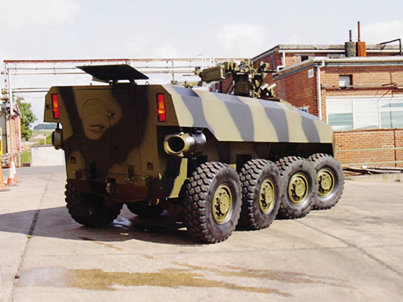 摩天大楼上面的机械怪兽,摩天大厦狂暴巨兽视频