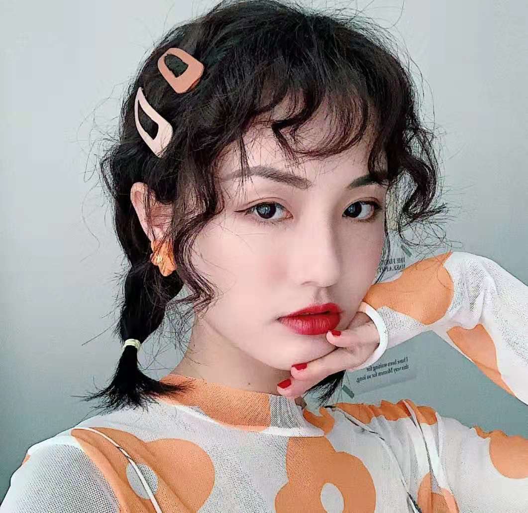 女士烫发羊毛卷满头烫丸子头扎法,羊毛卷烫发有刘海怎么扎