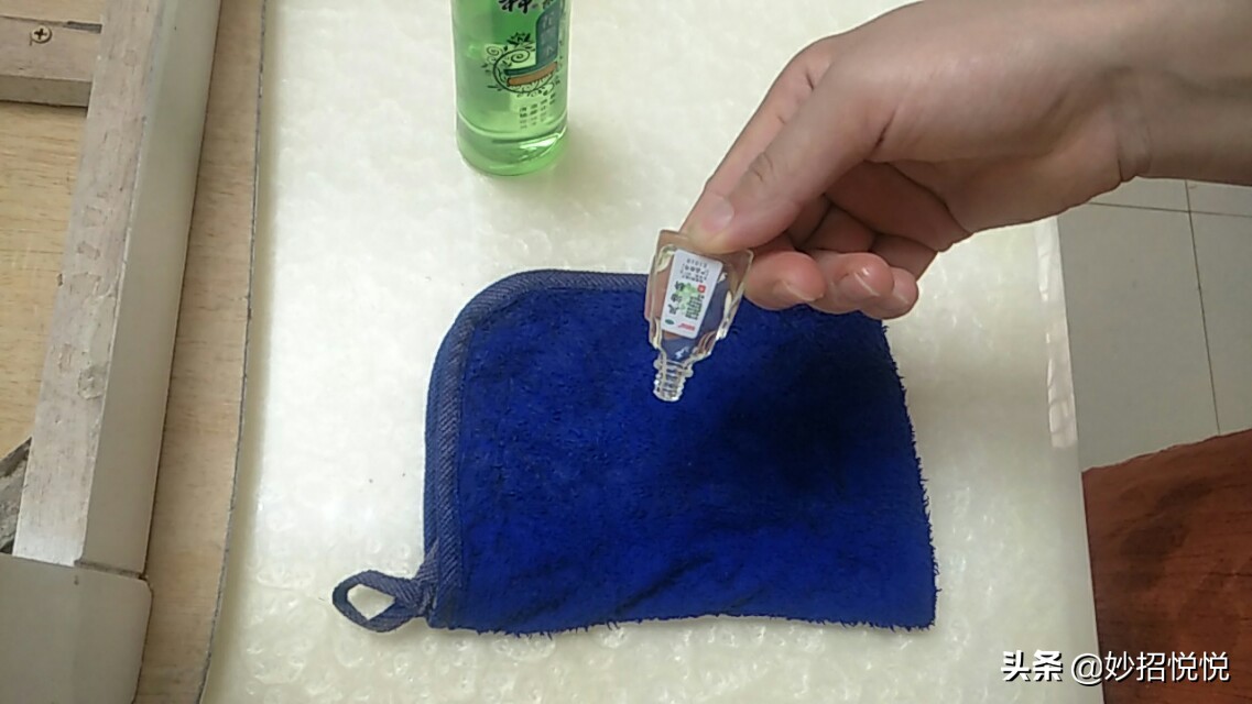 洗凳子上面的污垢用什么洗,凳子很脏怎么洗白一点