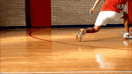 羽毛球步法基本功视频,羽毛球正手后场到前场步法