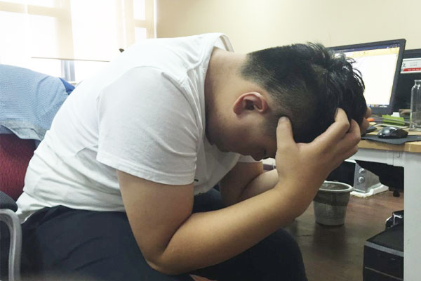 起床后嘴巴苦怎么回事,睡醒嘴巴干涩发苦是什么原因