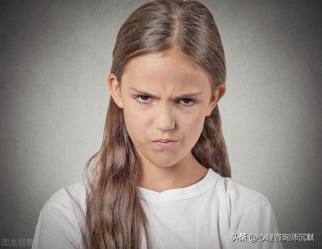 青春期孩子暴躁不与父母沟通,青春期小孩脾气大不愿意低头