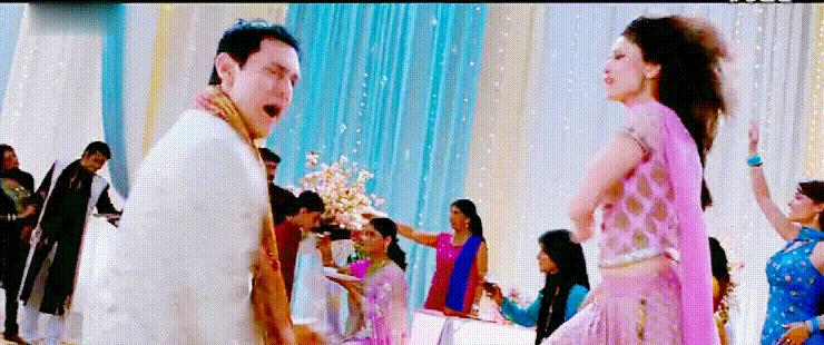 还记得当年的三傻组合吗爱情公寓,卡琳娜卡普尔三傻