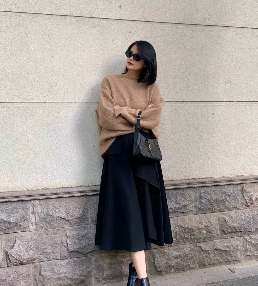 毛衣内搭搭配半身裙,毛衣搭半身裙怎么穿显身材