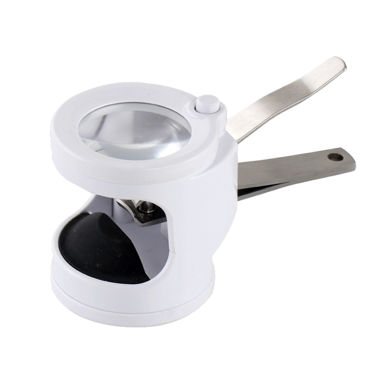 老人家用超大的剪刀剪指甲,老人剪指甲更轻松