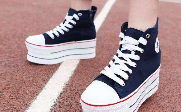 男生千万不要穿的丑鞋,男生千万别穿的潮流穿搭